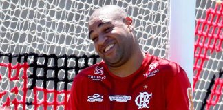 Adriano Imperador treinando no Flamengo em 2012