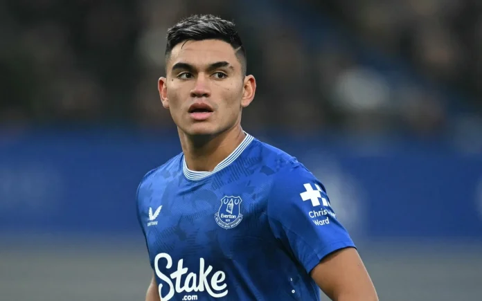 Alcaraz em campo no Everton