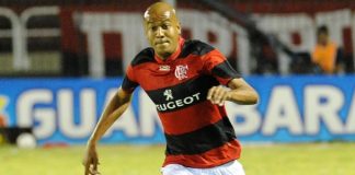 Alex Silva em campo pelo Flamengo
