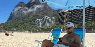 Arrascaeta na praia em dia de folga no Flamengo