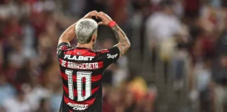 Arrascaeta comemora gol com camisa 10 do Flamengo no Maracanã