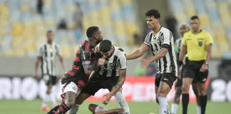 Gerson empurra Barboza pra longe de Bruno Henrique, caído, em briga no clássico Flamengo x Botafogo