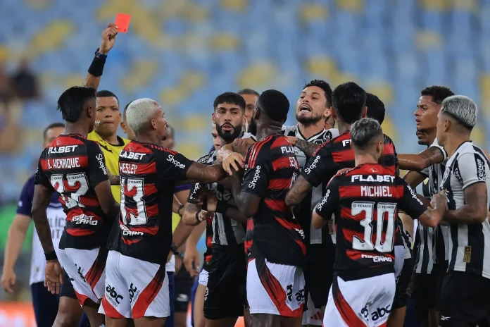Briga entre jogadores de Flamengo e Botafogo