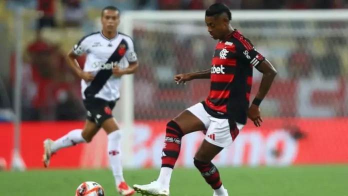 Bruno Henrique em campo no clássico contra o Vasco