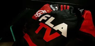 Camisa do Flamengo com a logo da Fla TV