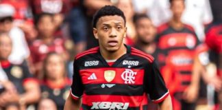 Daniel Sales em campo pelo sub-20 do Flamengo