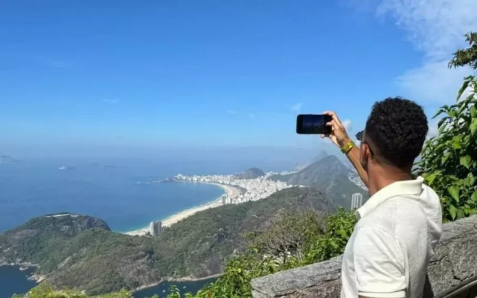 Danilo em ponto turístico do Rio de Janeiro
