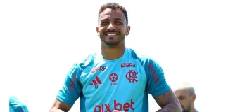 Danilo em treino do Flamengo no Ninho do Urubu