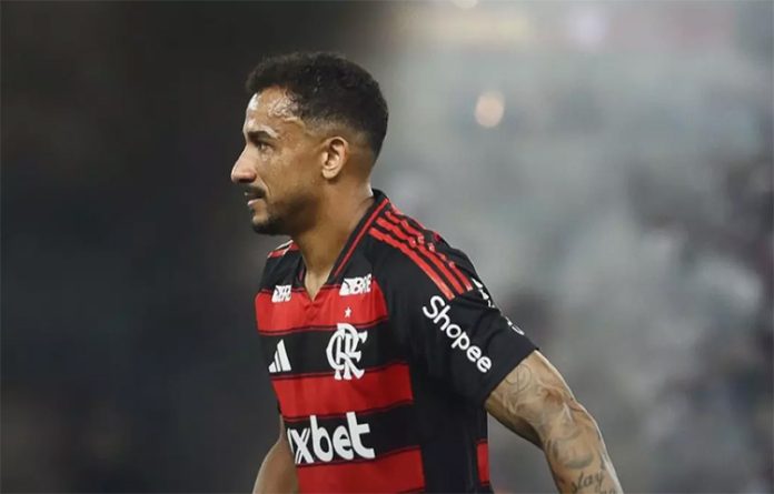 Danilo em campo pelo Flamengo