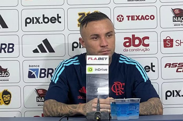 Everton Cebolinha em entrevista no Flamengo