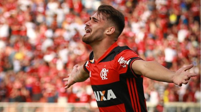 Felipe Vizeu comemora gol com a camisa do Flamengo