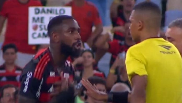 Gerson-expulso-Flamengo-1-0-Botafogo-120225 Gérson expulso no jogo entre Flamengo e Botafogo