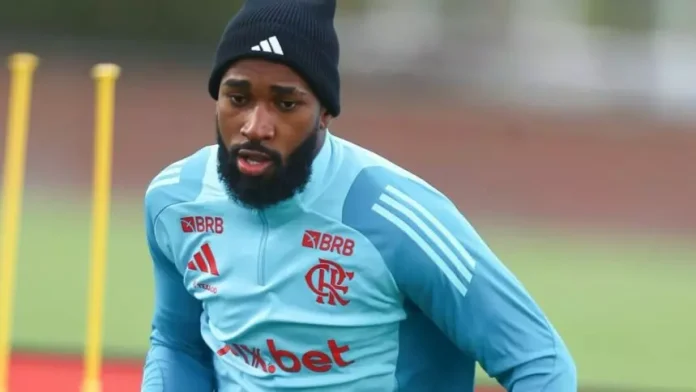 Gerson em treino do Flamengo no Ninho do Urubu 2025