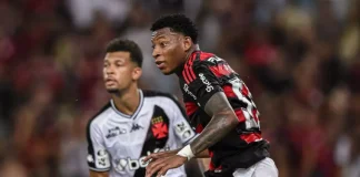 Gonzalo Plata e João Victor no clássico entre Flamengo x Vasco