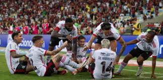 Jogadores comemoram gol na goleada do Flamengo por 6x1 sobre o Vasco em 2024