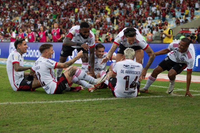 Jogadores comemoram gol na goleada do Flamengo por 6x1 sobre o Vasco em 2024