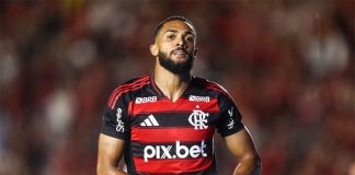 Juninho marca o 1º gol do Flamengo na goleada sobre a Portuguesa