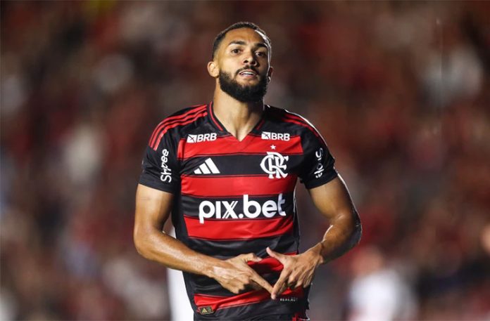 Juninho marca o 1º gol do Flamengo na goleada sobre a Portuguesa