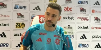 Leo Ortiz concede entrevista no Ninho do Urubu