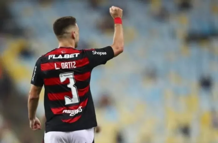Leo Ortiz comemora o gol da vitória do Flamengo sobre o Botafogo