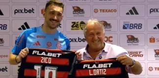 Leo Ortiz e Zico trocam camisas do Flamengo non Ninho do Urubu 2025
