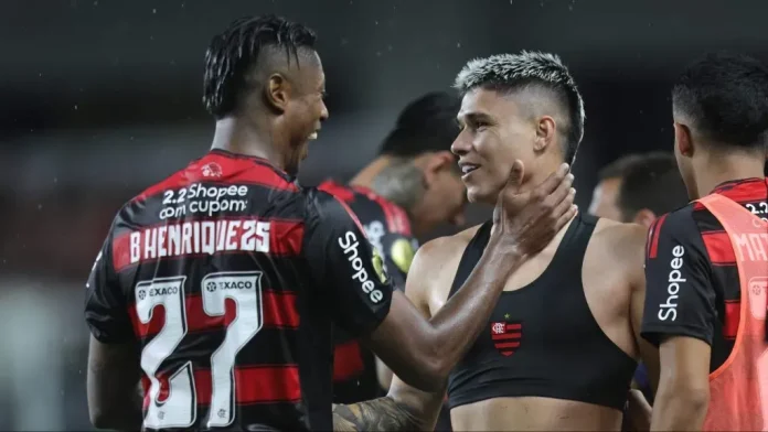 Bruno Henrique e Luiz Araújo na final da Supercopa do Brasil conquistada pelo Flamengo