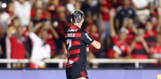 Luiz Araújo comemora gol contra a Portuguesa 2025