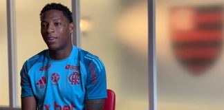 Gonzalo Plata em entrevista no Flamengo