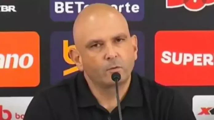 Carlos Leiria, técnico interino do Botafogo