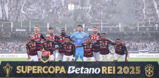 Time do Flamengo posa pra foto antes de conquistar o Tricampeonato da Supercopa do Brasil 2025