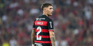 Varela em campo pelo Flamengo