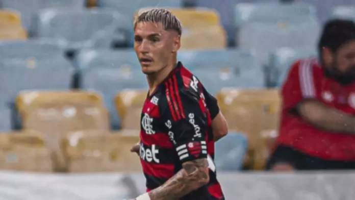Varela em campo pelo Flamengo