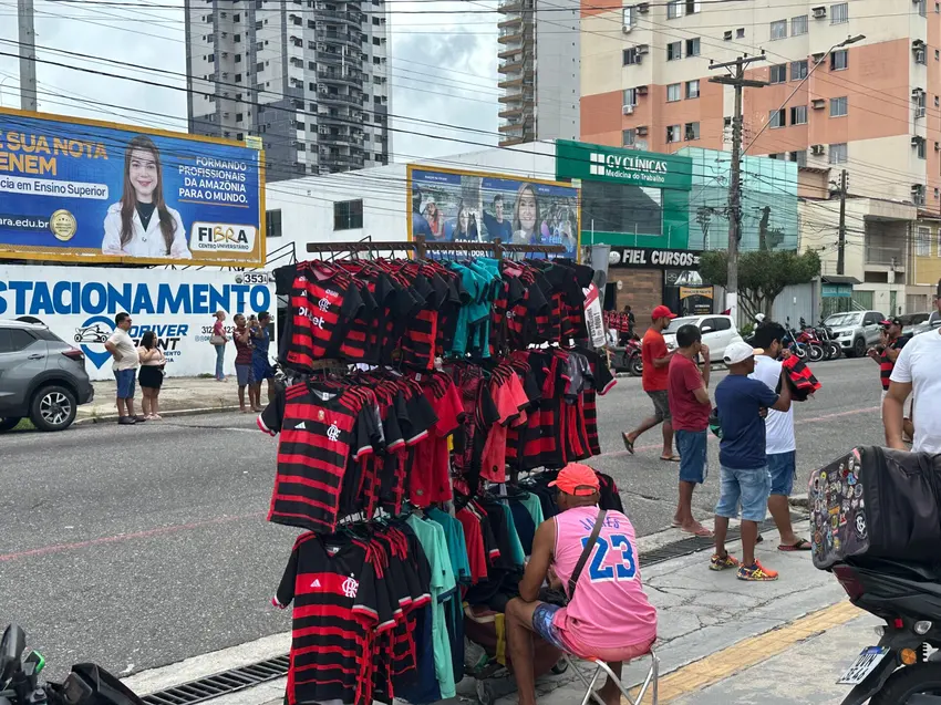 Vendedor de camisas do Flamengo em Belém-PA