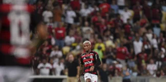 Wesley em campo pelo Flamengo contra o Botafogo