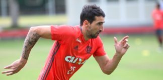 Donatti em treino do Flamengo
