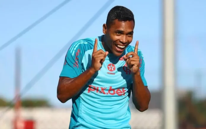 Alex Sandro em treino do Flamengo no Ninho do Urubu
