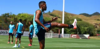 Alex Sandro treina no Ninho do Urubu