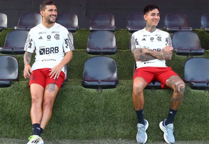 Arrascaeta e Pulgar em treino do Flamengo