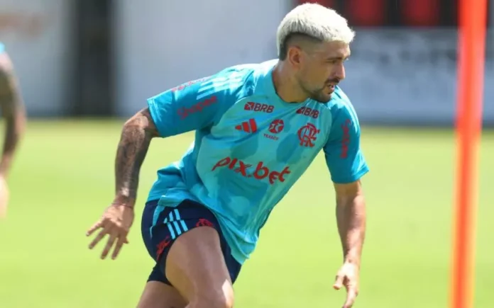 Arrascaeta em treino físico do Flamengo no Ninho do Urubu
