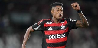 Bruno Henrique comemora gol da vitória do Flamengo sobre o Vasco
