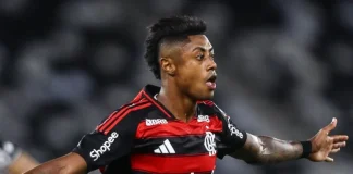 Bruno Henrique comemora gol da vitória do Flamengo sobre o Vasco