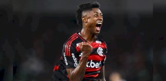 Bruno Henrique comemora gol da vitória do Flamengo sobre o Vasco