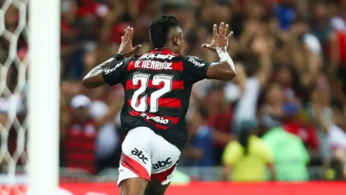 Bruno Henrique comemora gol pelo Flamengo contra o Vasco
