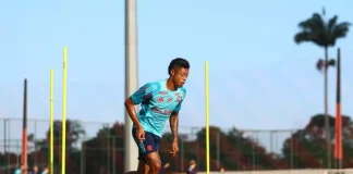 Bruno Henrique treina no Ninho do Urubu