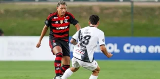 Daniel Sales em campo pelo Flamengo contra o Danúbio pela Libertadores sub-20