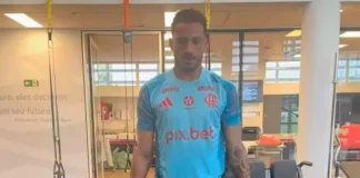 Danilo treina no Ninho do Urubu