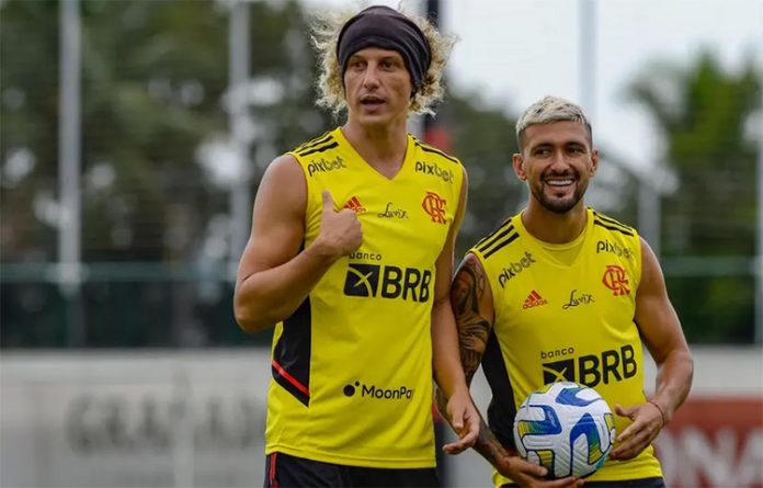 David Luiz e Arrascaeta em treino do Flamengo