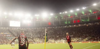 De la Cruz na cobrança de escanteio no clássico entre Flamengo x Fluminense