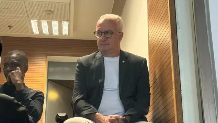 Dorival Jr técnico da Seleção Brasileira presente no Maracanã para o Fla x Flu