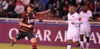 Everton Ribeiro em campo pelo Flamengo contra a LDU